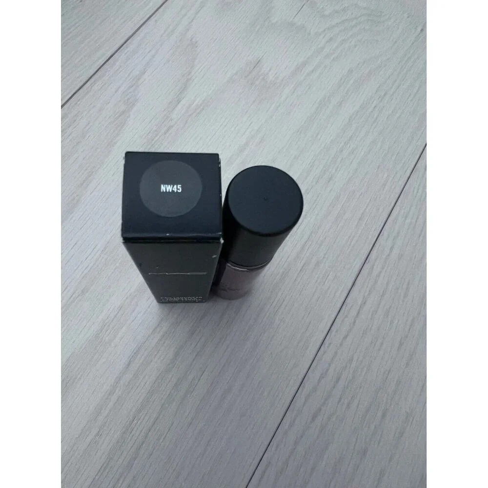 MAC Pro Longwear Liquid Correcting Concealer In NW45 0.3 fl oz - Picture 2 of 2